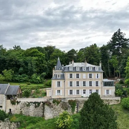 בית נופש Chateau De La Follie Le Berne *